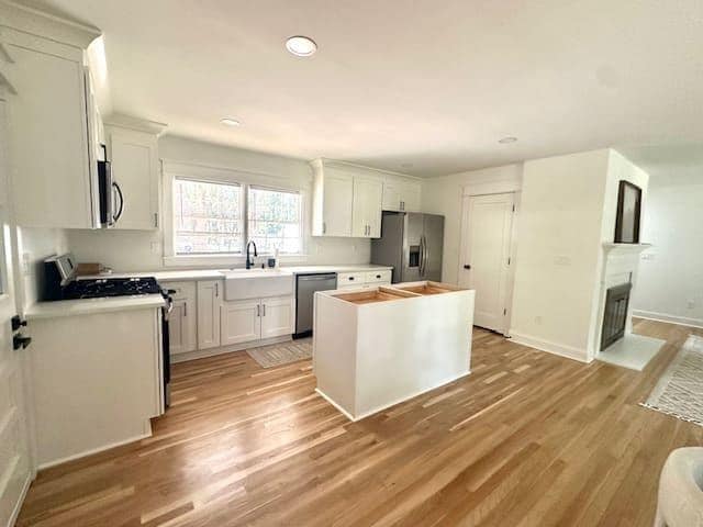 Building Photo - 425 Hilderbrand Dr