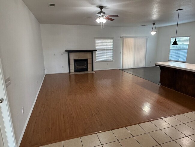 Building Photo - 1339 Vine St