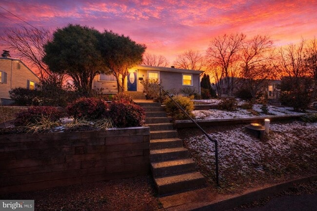 Building Photo - 110 Alpine St