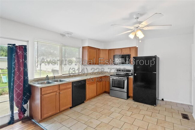 Building Photo - 3726 Briargrove Dr
