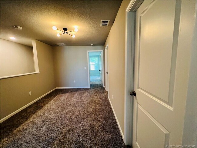 Building Photo - 3913 SE Mentmore Ln