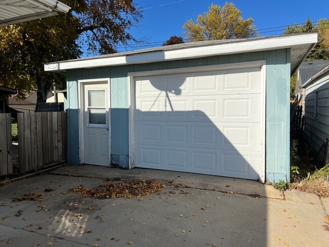 Building Photo - Single Family Home!