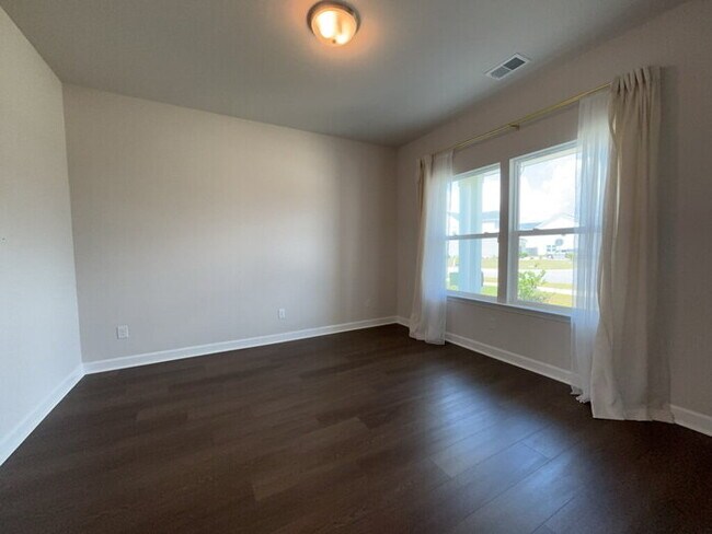 Building Photo - 445 Navona Dr