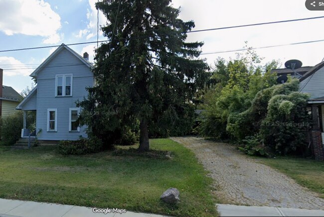 Building Photo - Charming 3-Bedroom Property in Prime Locat...