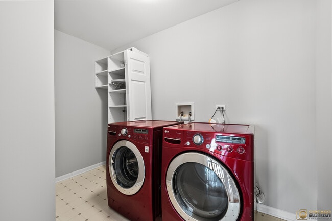 Building Photo - 600 Creekside Cir