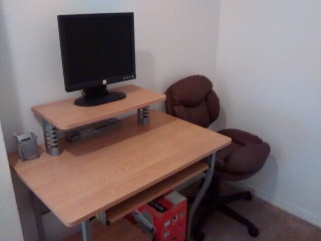 Office Corner - 7411 Vista Way