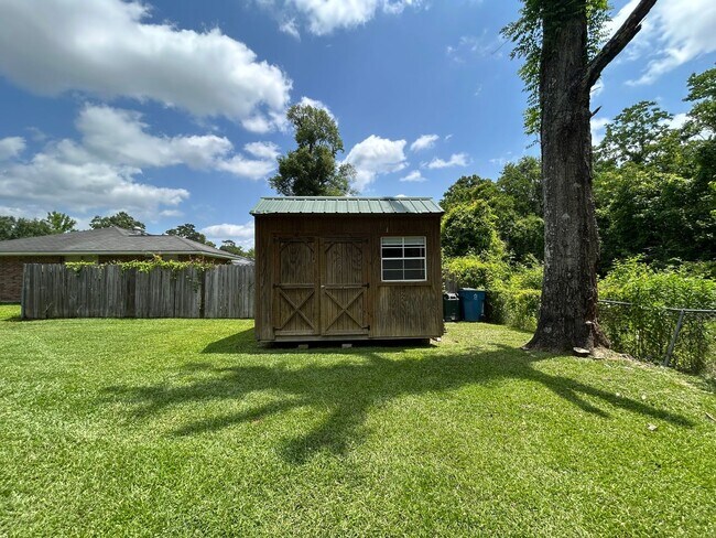 Building Photo - 2080 Jerlyn Dr