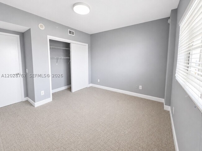 Building Photo - 14951 Royal Oaks Ln