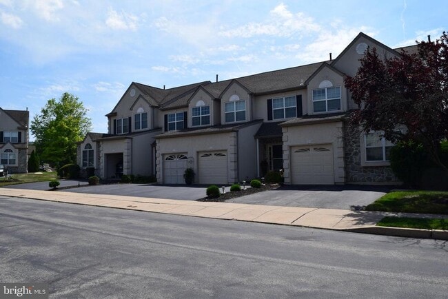 Building Photo - 713 Whitetail Cir