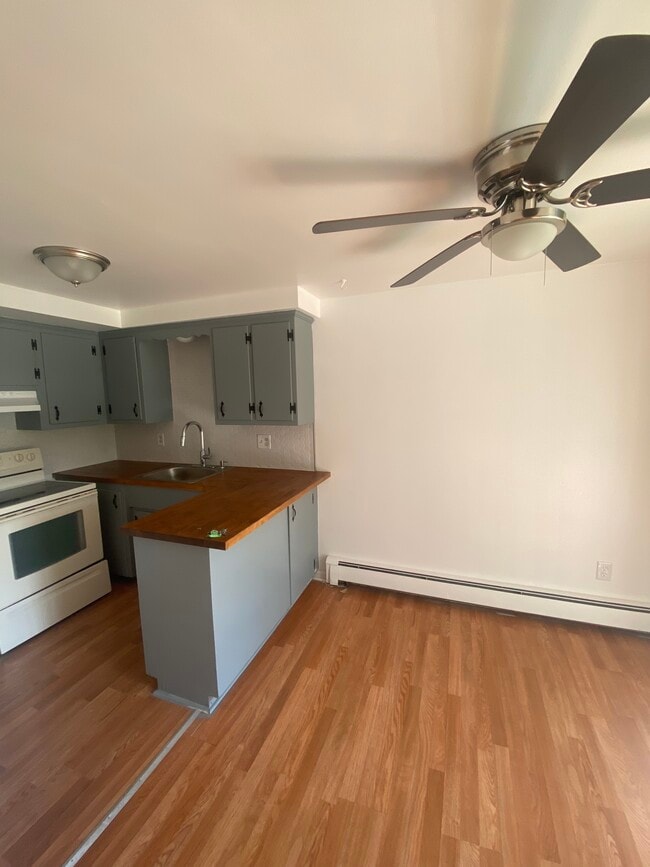 Building Photo - 1630 N Pontiac Trl