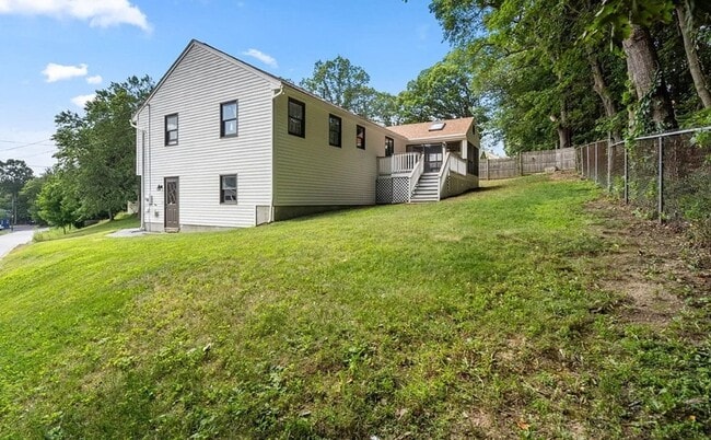 Building Photo - 23 Whitten St