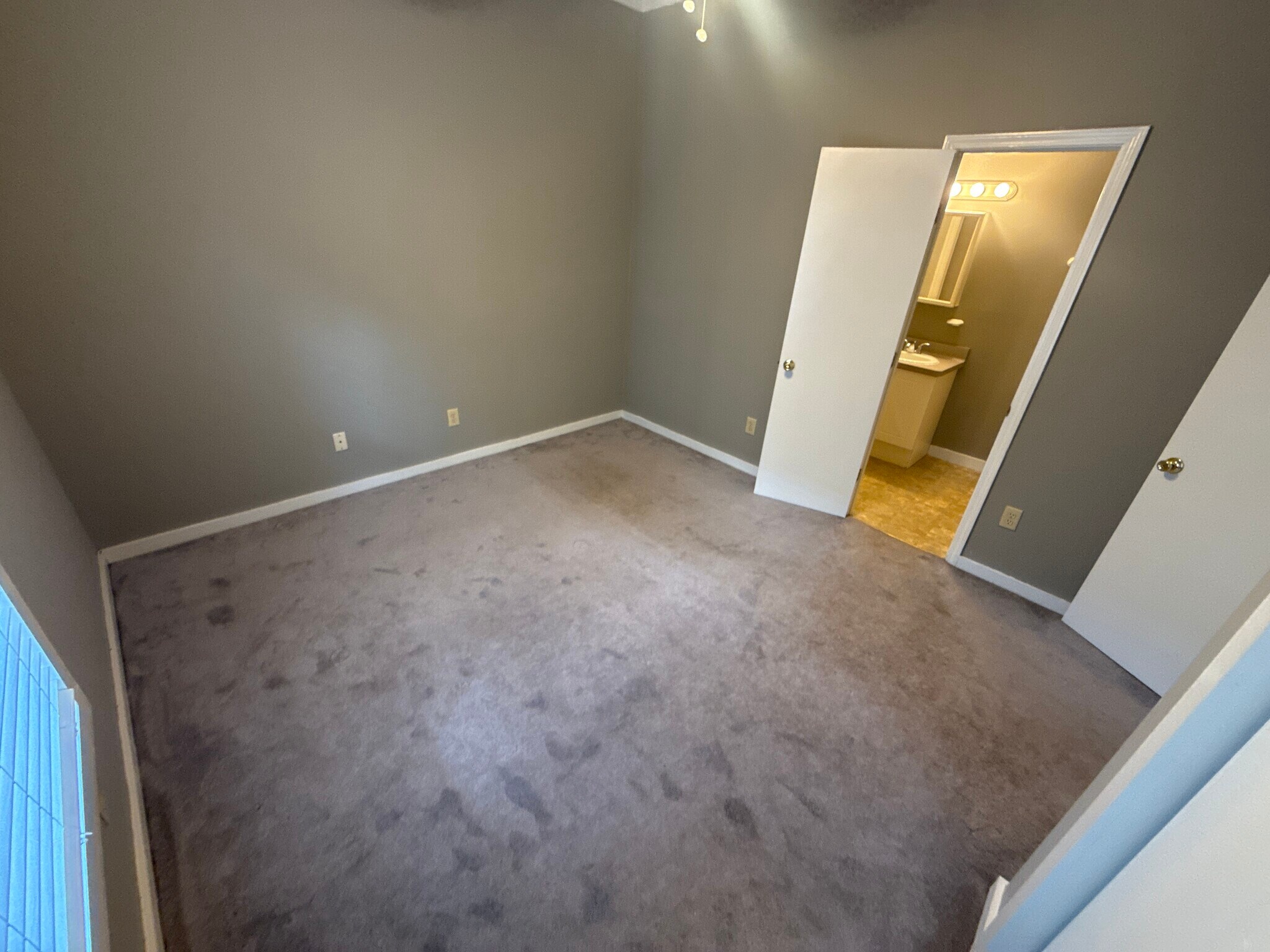 Building Photo - 1003 Curran St NW