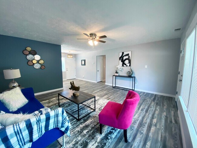 Building Photo - 9608 W Ridgewood Dr