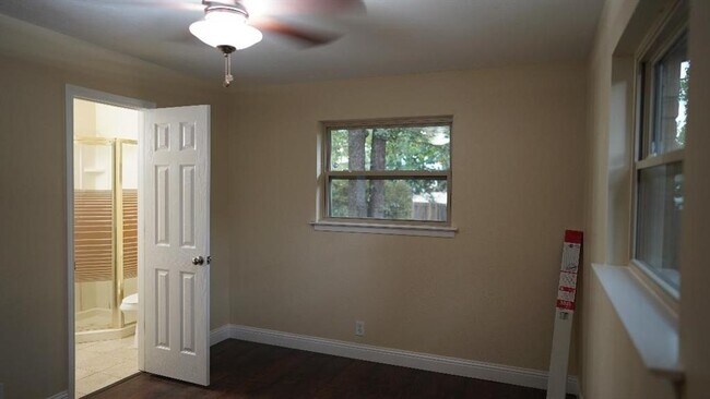 Building Photo - 188 Oakhurst Dr