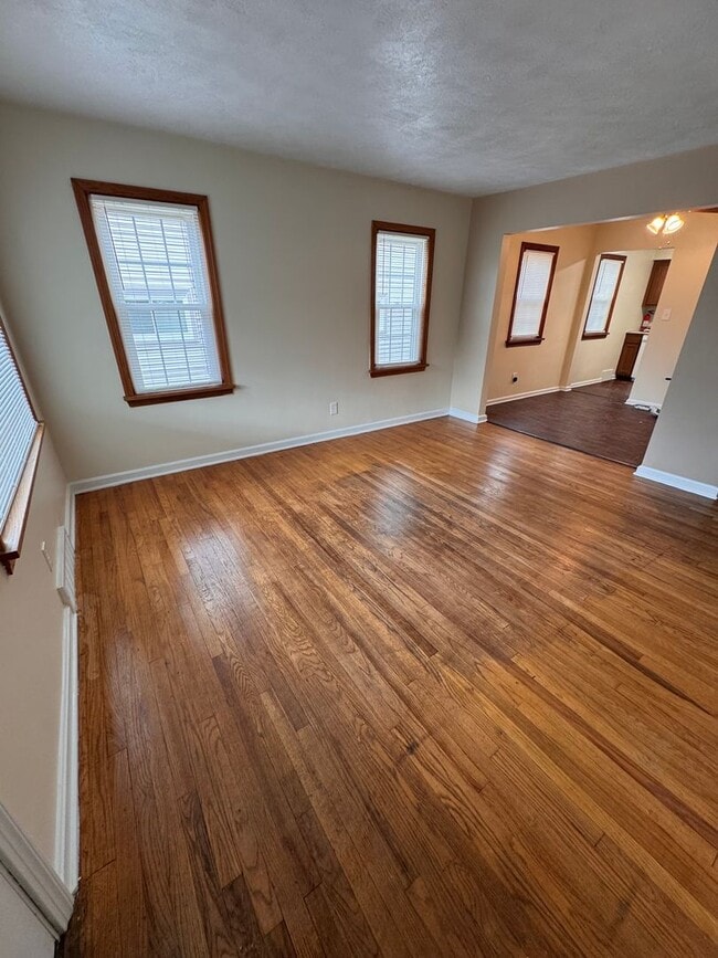 Building Photo - 213 Parkgate Ave