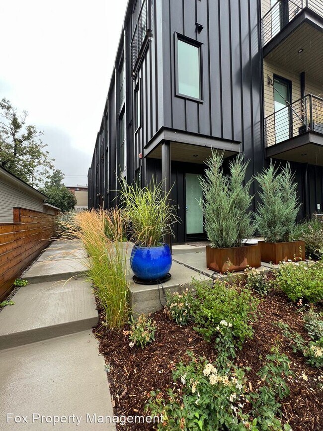 Building Photo - 3 br, 2.5 bath House - 940 North Street Un...