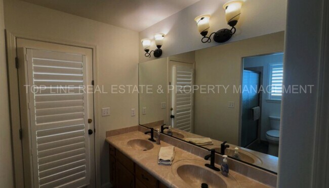 Building Photo - Fully Furnished Home with Pool – Prime Location in Visalia, CA