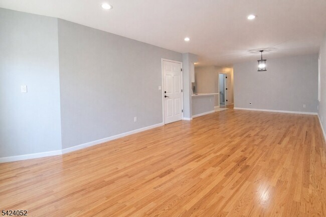 Building Photo - 11 Wallis Ave