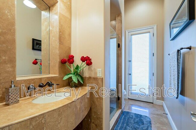 Building Photo - 2720 E Jade Pl