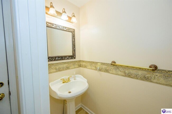 Building Photo - 1802 Oriole Dr