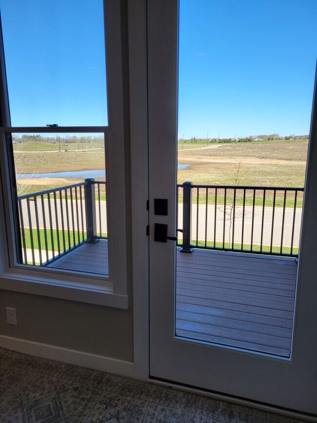 Building Photo - Executive Luxury Rentals
