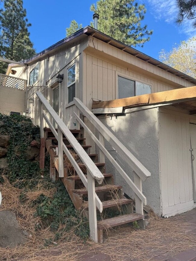 Building Photo - Charming Riverfront Cottage in Verdi – One...