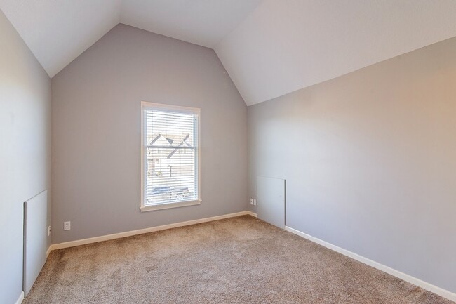 Building Photo - Gorgeous 4 Bedroom home in Blue Valley Schools