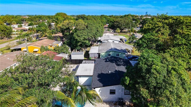 Building Photo - 600 N 66 Terrace