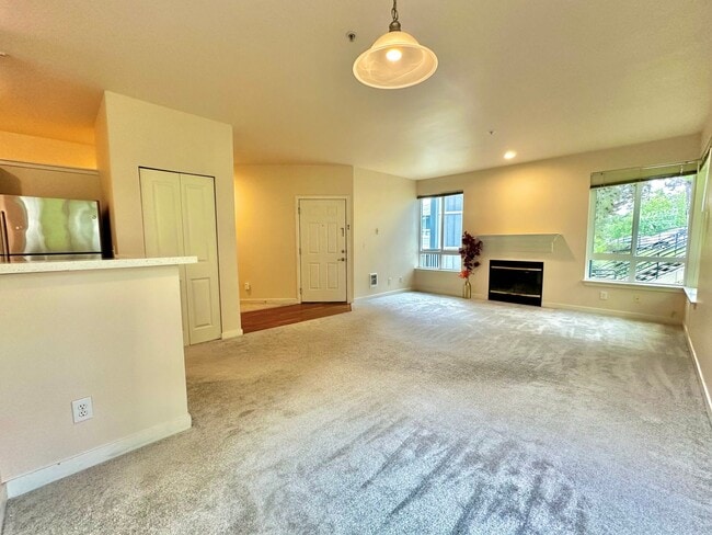 Building Photo - Beautiful 2BR|2BA with Washer and Dryer, T...