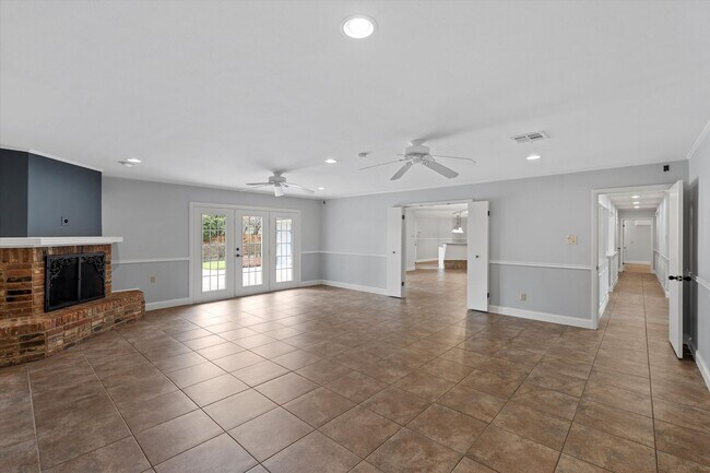 Building Photo - 10014 Burgundy Ln