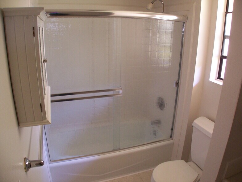 Building Photo - 6612 Reservoir Ln