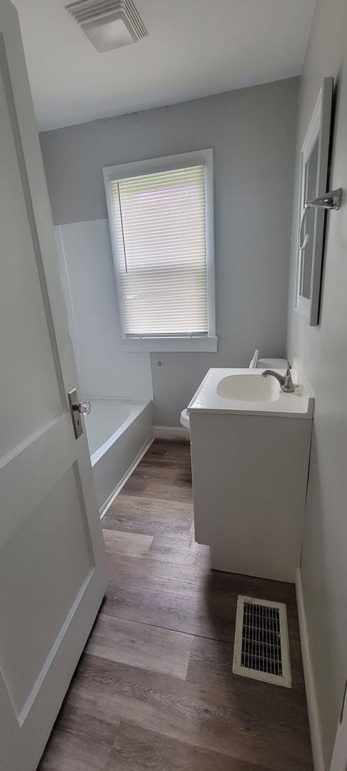 Building Photo - (COMING SOON) Newly Updated Spacious Two Bedroom w/Bonus Room- Single Home Near 21st and Post Rd.