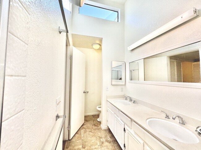 Building Photo - 3371 Baywood Terrace