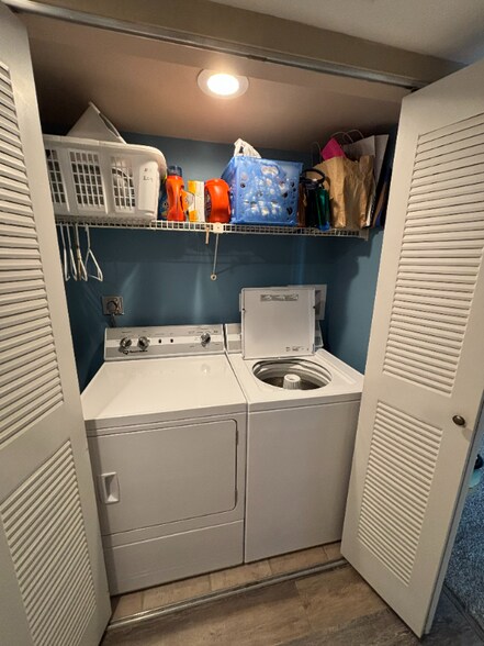 Building Photo - 1600 NE Dixie Hwy