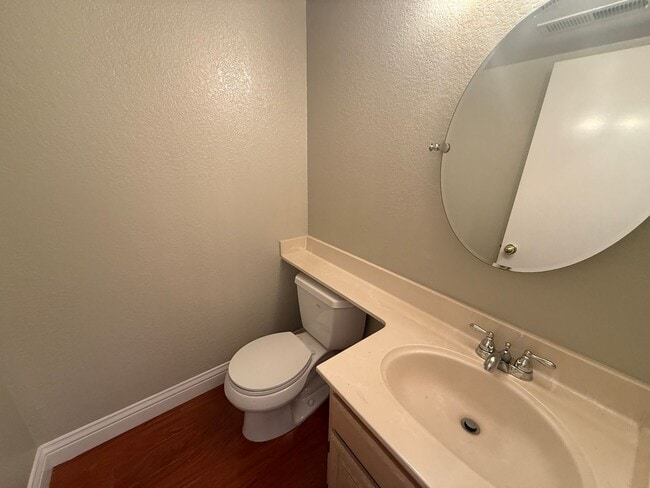 Building Photo - SPACIOUS TWO BEDROOM TWO AND HALF BATH + L...