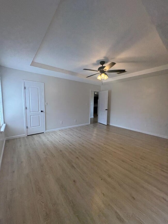 Building Photo - 2422 Howard Cowper Dr