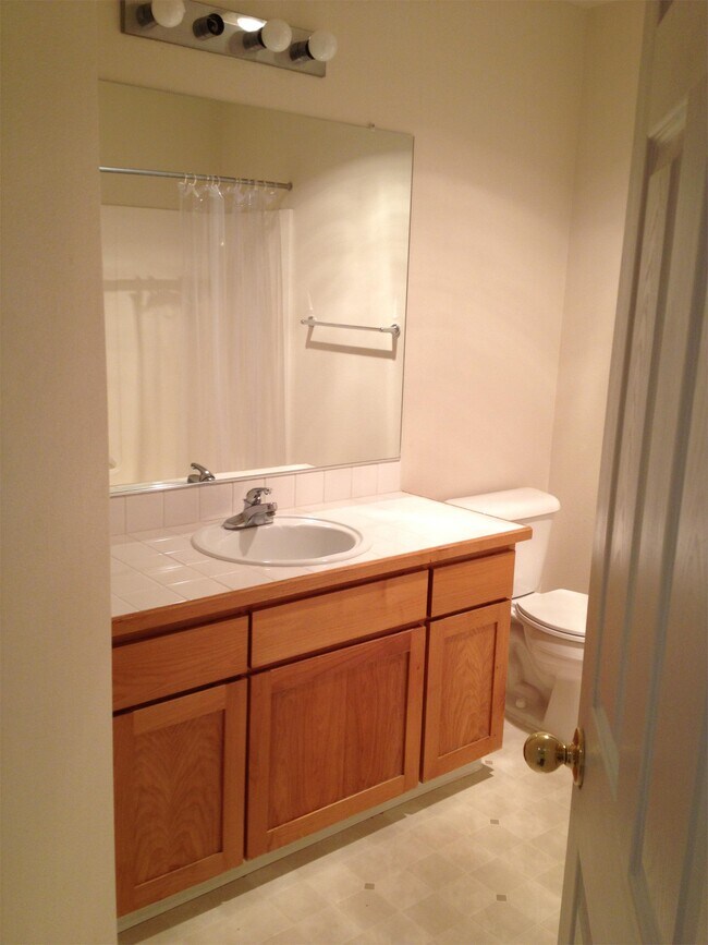 Building Photo - 35413 Oakwood Dr