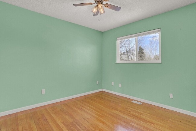 Building Photo - 512 Squire St