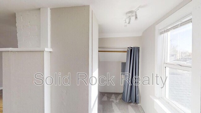 Building Photo - 219 N Institute St