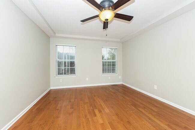 Building Photo - 1807 Meadowglen Cir