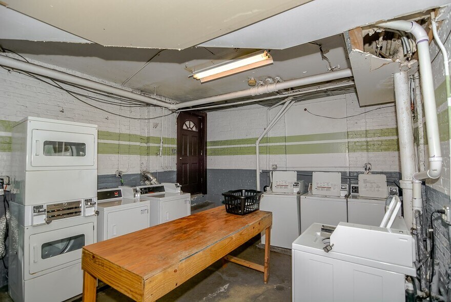 Building Photo - 4110 N Ashland Ave