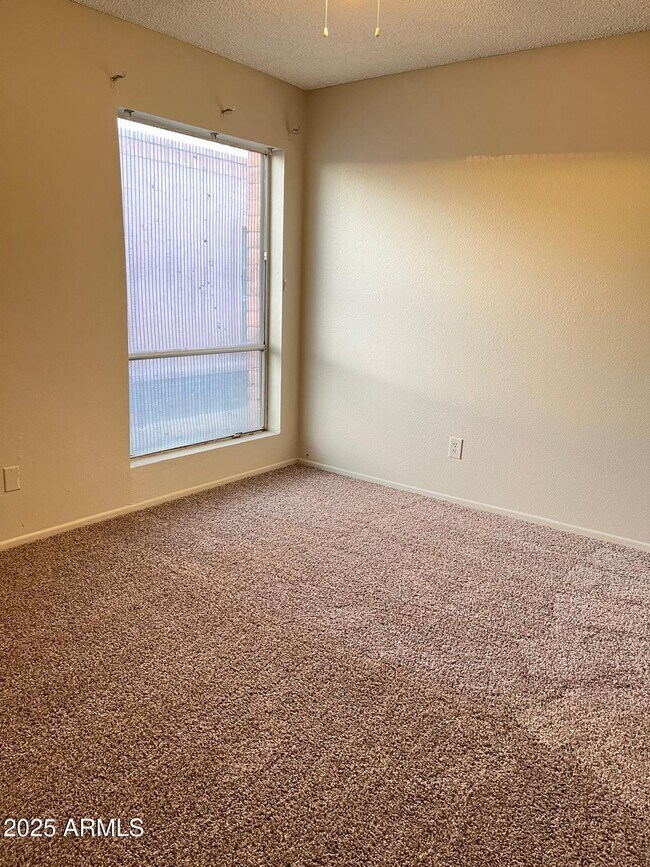 Building Photo - 6010 W Augusta Ave