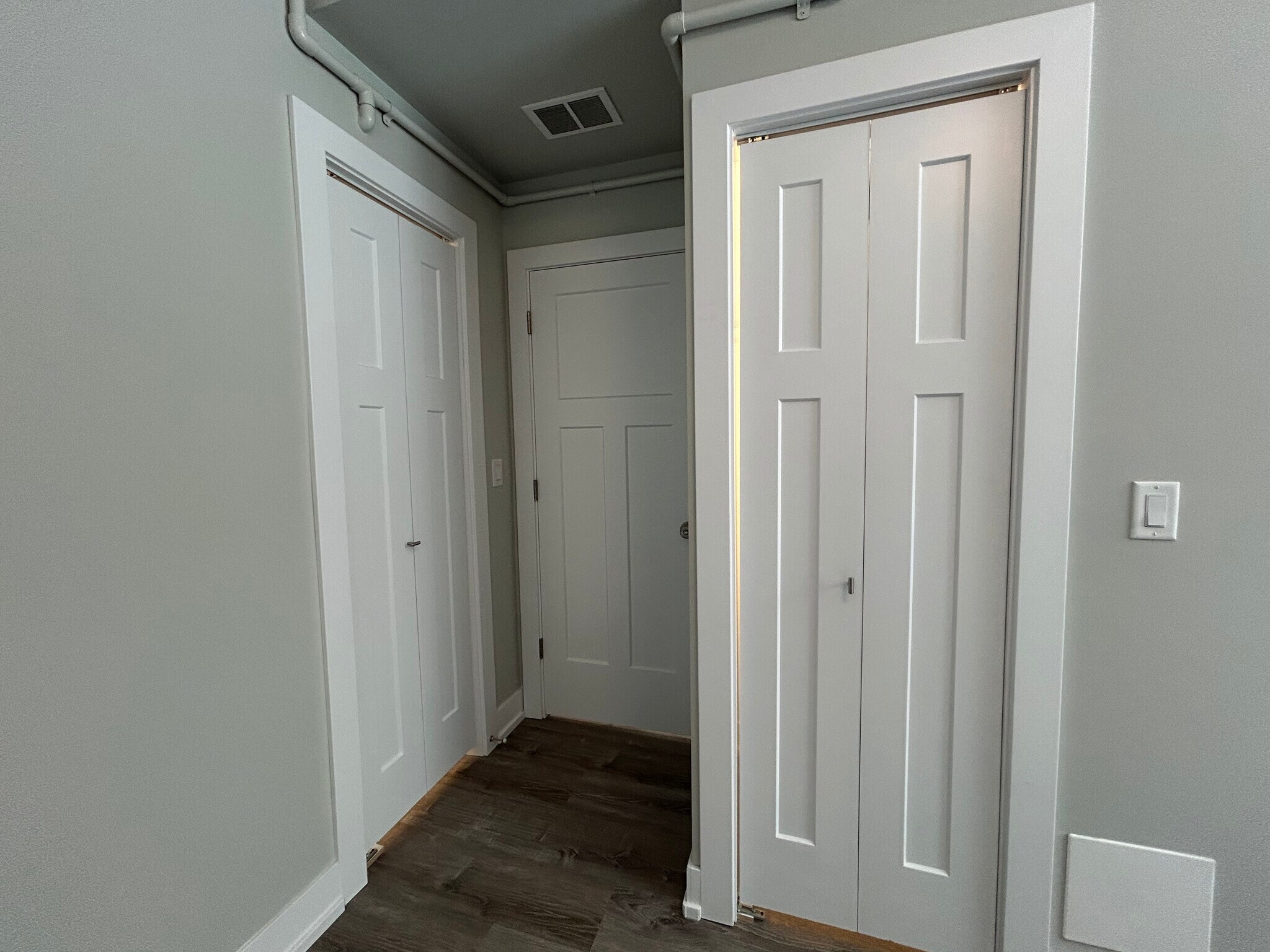 Building Photo - 1000 Crain St