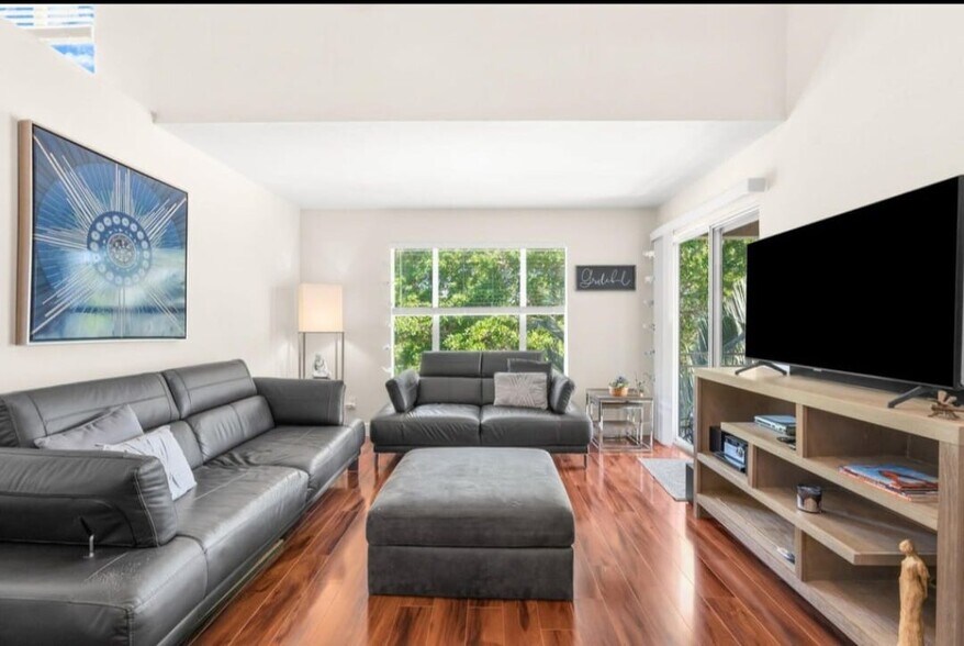 Building Photo - 1760 Palm Cove Blvd