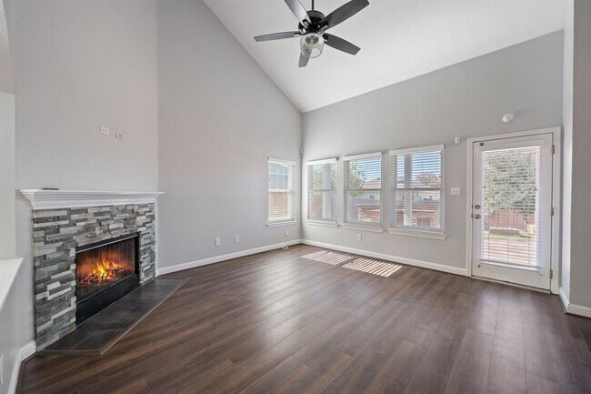 Building Photo - 11814 Bastrop St