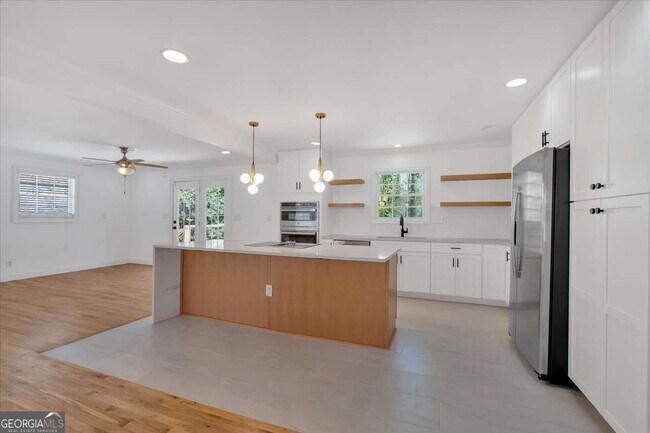Building Photo - 3819 Dora Dr SE