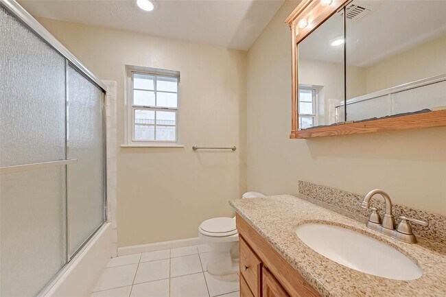 Building Photo - 2928 Laurelridge Dr