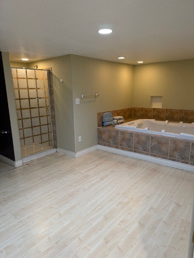 Building Photo - "Charming Thornton Retreat: Spacious 3-Bed, 3-Bath Home with 1,859 Sq Ft of Comfort!"