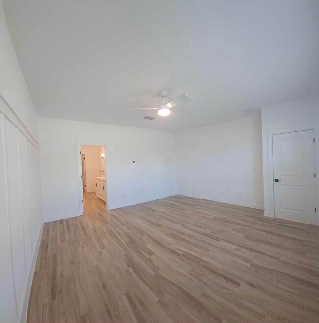 Building Photo - 8414 Bay Oaks Dr