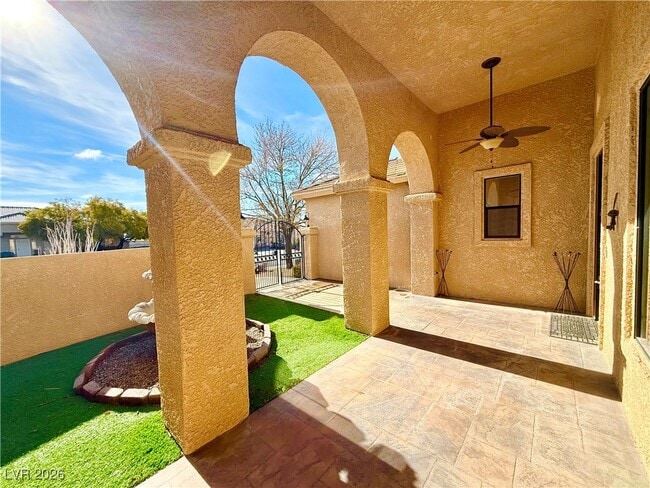 Building Photo - 3530 E Vineyard Dr